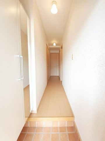 サニースクエアＡの玄関|ゆったりとした玄関です