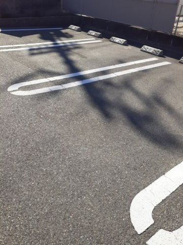 コンフォール矢三　Ａの駐車場|駐車場に車を止められます