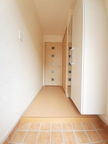 コンフォール矢三　Ｃの玄関|シンプルで使いやすい玄関です