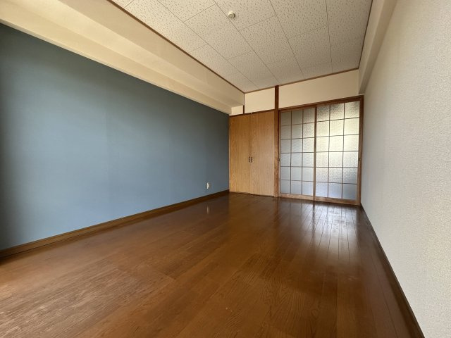アネックス安井の居間・リビング|こちらのリビングで趣味の時間をお楽しみください