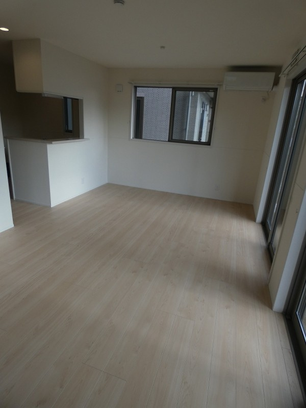 府中市四谷３丁目戸建の居間・リビング|ゆったり過ごせるリビングです