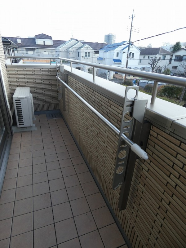 府中市四谷３丁目戸建のバルコニー|外からの目が気にならないバルコニーで洗濯物が干せます