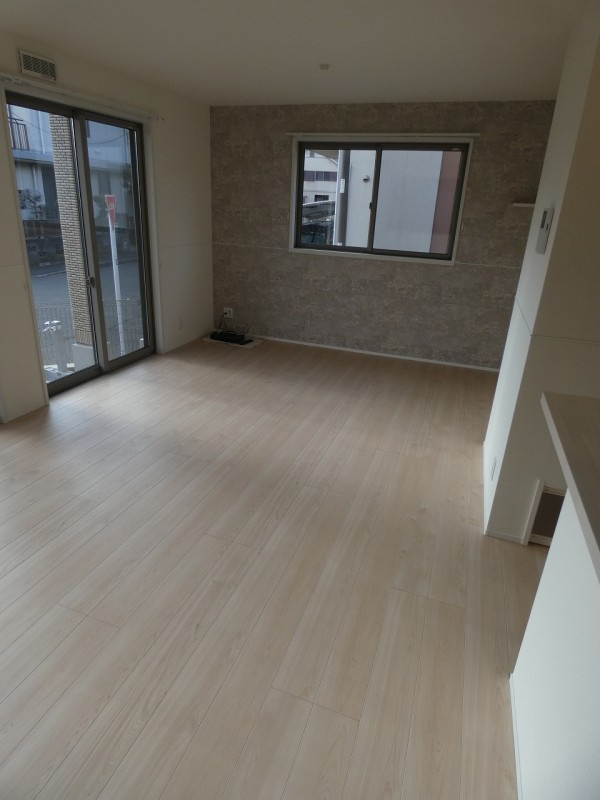 府中市四谷３丁目戸建の居間・リビング|ゆったりとした居間です
