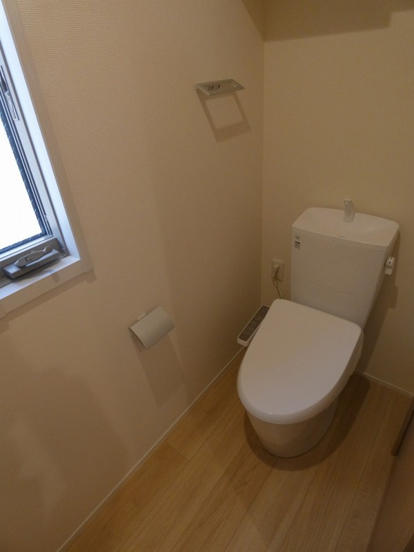 府中市四谷３丁目戸建のトイレ|落ち着いたトイレです