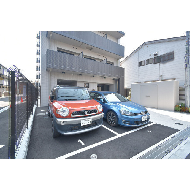 メインステージ大阪NorthGateⅠの駐車場|駐車場があるので、車を買う予定の方も安心です
