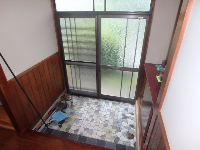 M0254H　南伊豆町平和の里の玄関|光が入る明るい玄関です