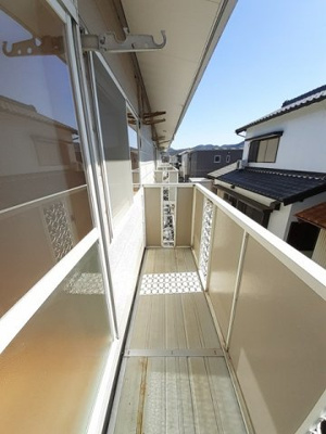 【バルコニー】 | ニューシティタカ | 暖かな日差しのふりそそぐバルコニー