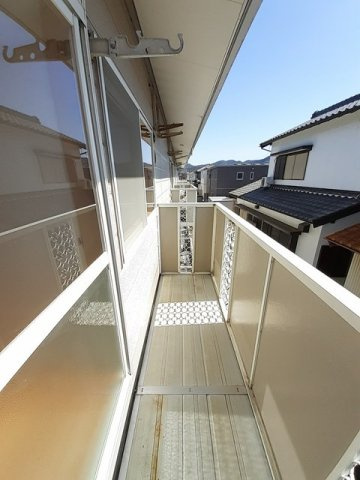 【バルコニー】 | ニューシティタカ | 暖かな日差しのふりそそぐバルコニー