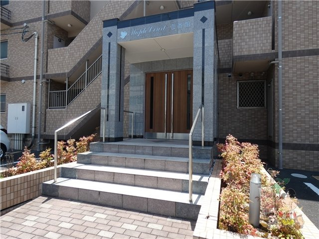 Ｍａｐｌｅ　Ｃｏｕｒｔ　壱番館のエントランス