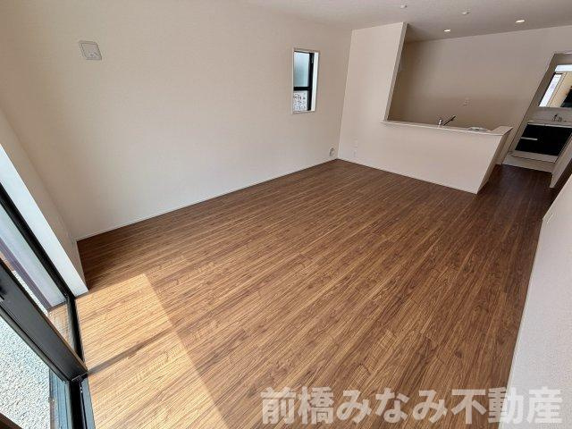 【新築】高崎市新町第８　５号棟(全９棟)　リーブルガーデン　新築建売分譲の居間・リビング|おしゃれなリビングです