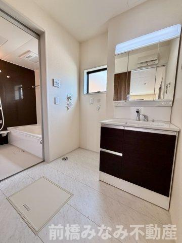 【新築】高崎市新町第８　５号棟(全９棟)　リーブルガーデン　新築建売分譲の独立洗面台|使いやすい独立洗面台です