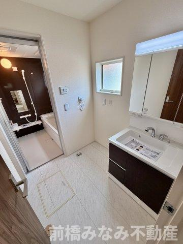 【新築】高崎市新町第８　２号棟(全９棟)　リーブルガーデン　新築建売分譲の独立洗面台|独立洗面化粧台が付いています