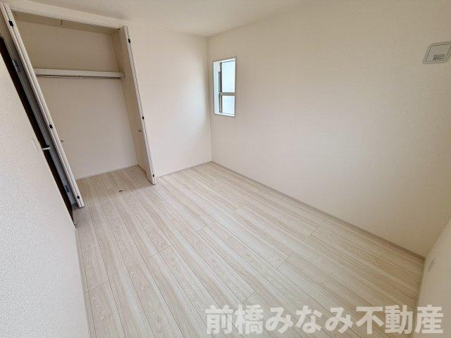 【新築】高崎市新町第８　２号棟(全９棟)　リーブルガーデン　新築建売分譲の洋室|広々とした洋室です