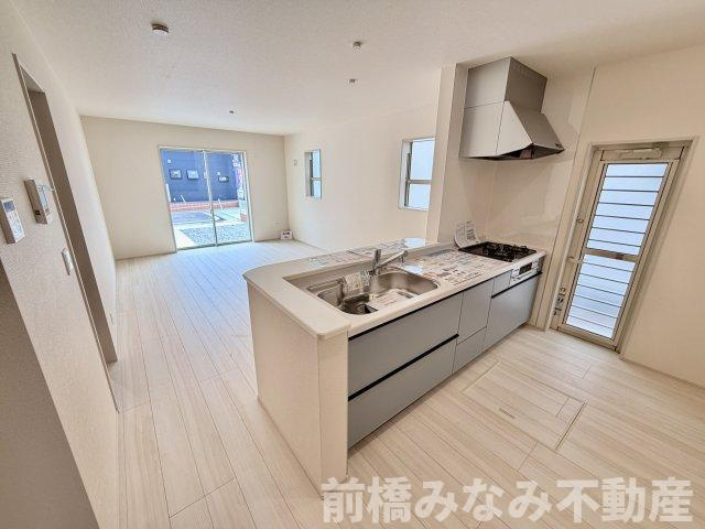 【新築】高崎市新町第８　２号棟(全９棟)　リーブルガーデン　新築建売分譲のキッチン|きれいなキッチンです