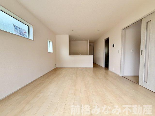 【新築】高崎市新町第８　１号棟(全９棟)　リーブルガーデン　新築建売分譲の居間・リビング|使いやすい居間です