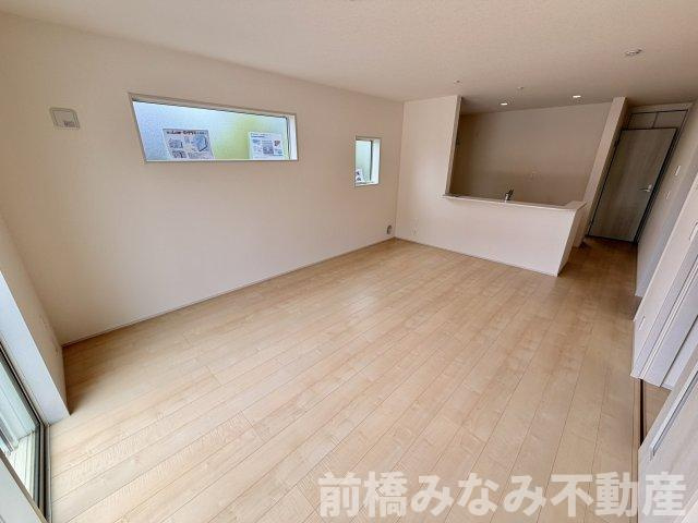 【新築】高崎市新町第８　１号棟(全９棟)　リーブルガーデン　新築建売分譲の居間・リビング|ゆったり過ごせるリビングです