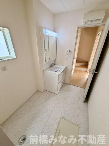 【新築】高崎市新町第８　１号棟(全９棟)　リーブルガーデン　新築建売分譲の独立洗面台|朝の身支度には欠かせない独立洗面化粧台