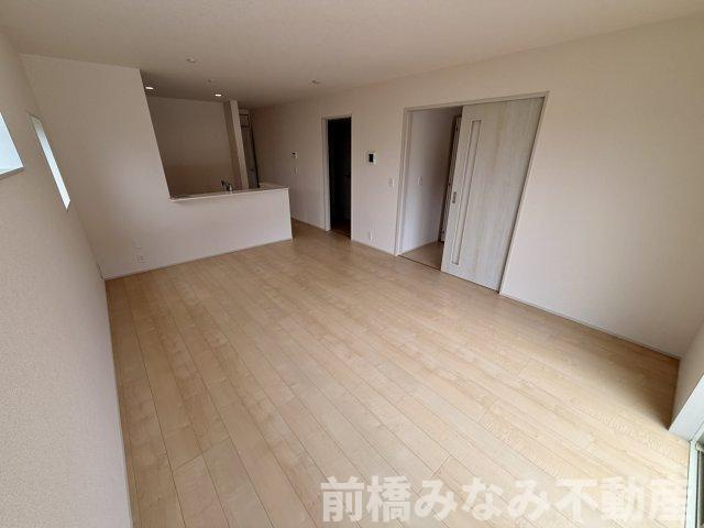 【新築】高崎市新町第８　１号棟(全９棟)　リーブルガーデン　新築建売分譲の居間・リビング|おしゃれなリビングです