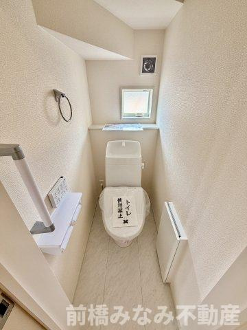 【新築】前橋市総社町植野第２　３号棟(全３棟)　リーブルガーデン　新築建売分譲のトイレ|落ち着いた色調のトイレです