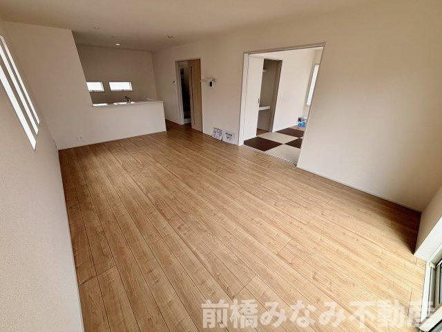 【新築】前橋市総社町植野第２　３号棟(全３棟)　リーブルガーデン　新築建売分譲の居間・リビング|こちらの居間で趣味の時間をお楽しみください
