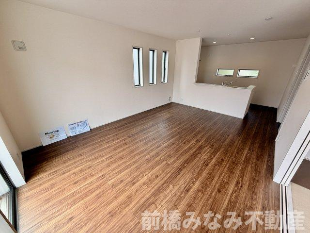 【新築】前橋市総社町植野第２　２号棟(全３棟)　リーブルガーデン　新築建売分譲の居間・リビング|使いやすいリビングです