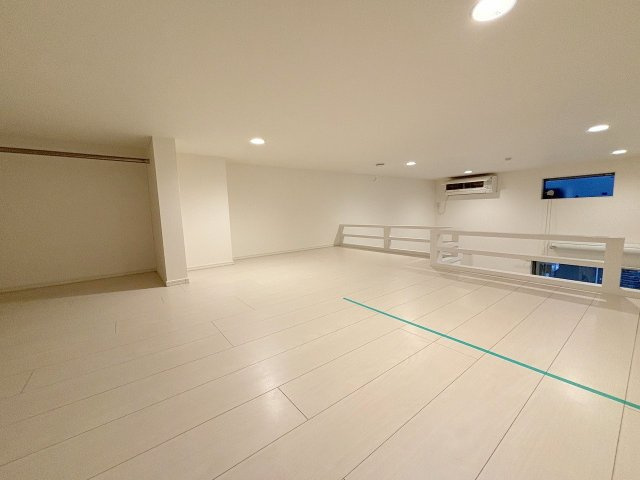 アクセル三津屋北の洋室