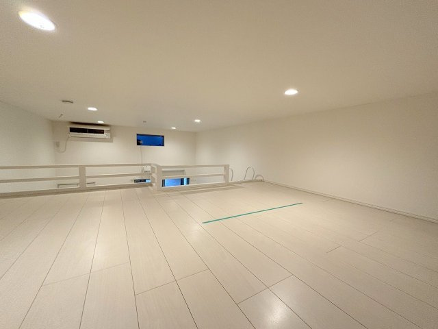 アクセル三津屋北の洋室