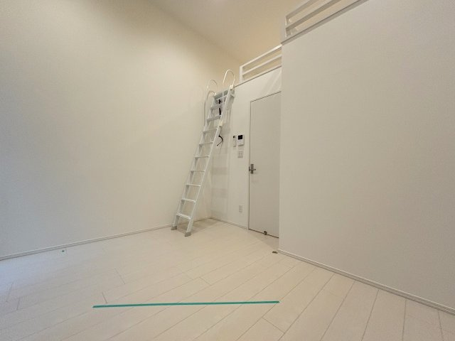 アクセル三津屋北の洋室
