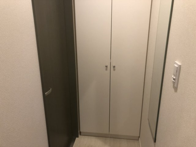レフュージアの玄関