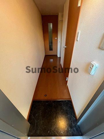 レオパレス上坂部Ⅱの玄関|落ち着いた玄関です