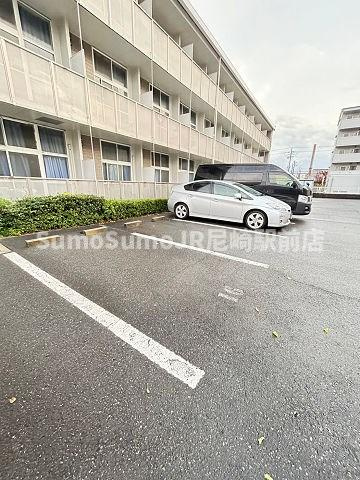 レオパレスTSUKIJIの駐車場|カースペースがあります