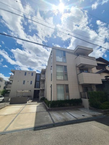 リュネ甲子園の外観
