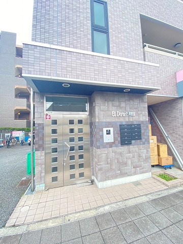エルドラド甲東園のエントランス