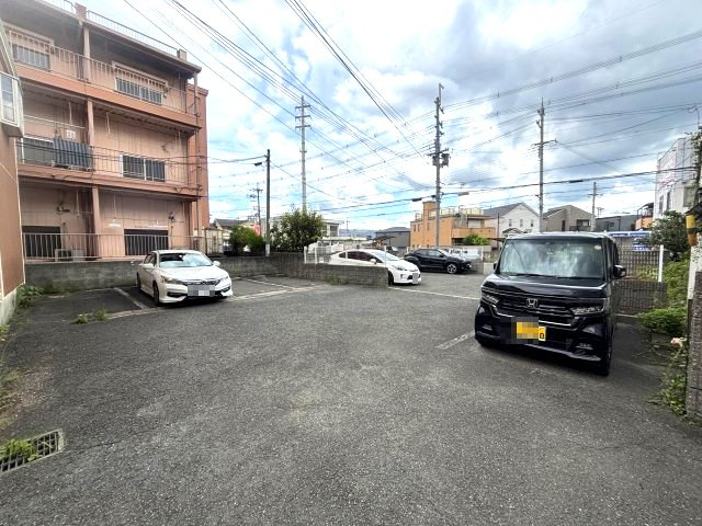 しまハイツの駐車場