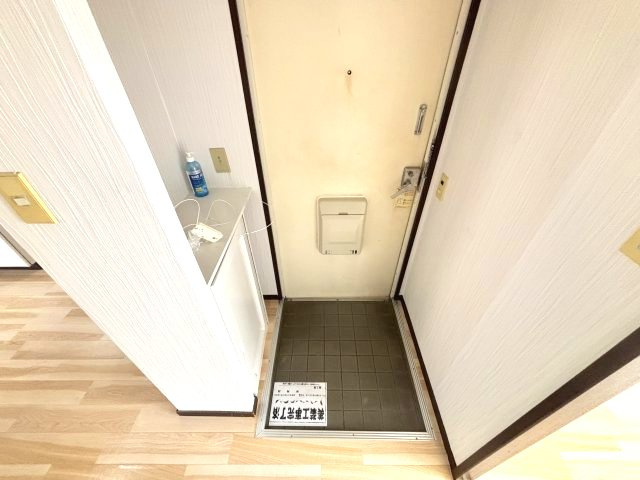 しまハイツの玄関