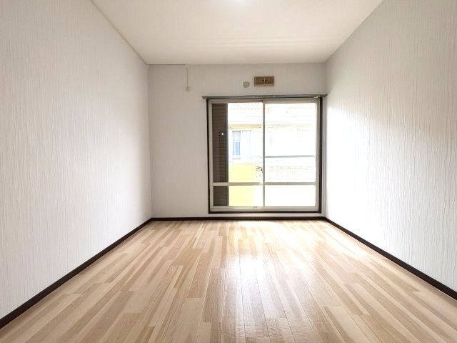 しまハイツの洋室