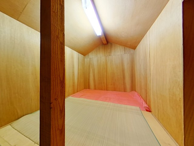 岡山市南区芳泉四丁目　一戸建のその他|木のぬくもりを感じる、小屋裏の便利なスペースです。