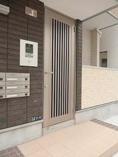 LE’A のエントランス