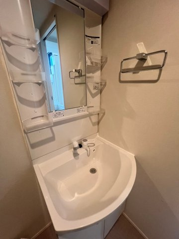 LE’A の洗面所