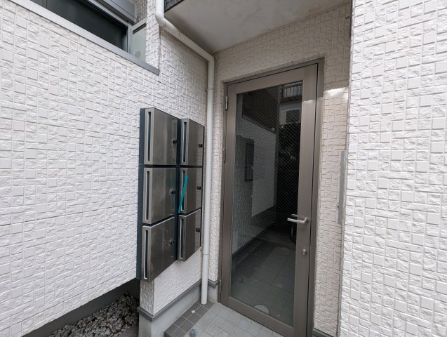 アールグレイス塚本のエントランス
