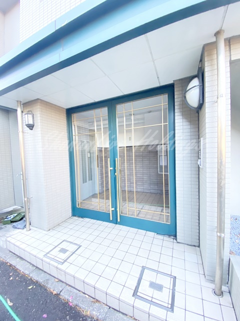 横浜市戸塚区戸塚町の賃貸マンションのエントランス