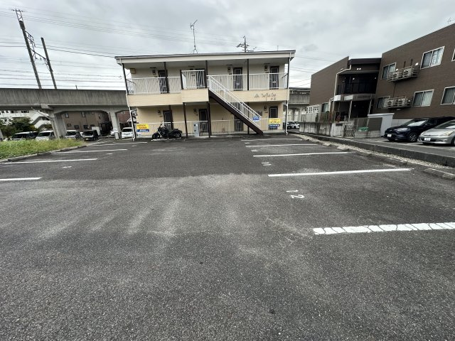 Ｓｕｒｐｌｕｓ　Ｏｎｅ杉藤 の駐車場