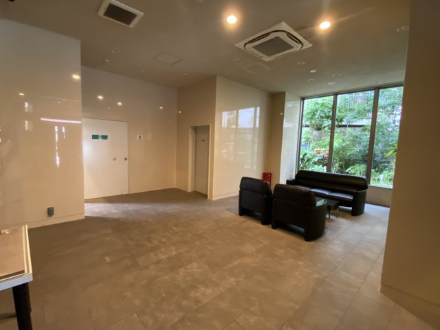 プレサンスロジェ松尾レーヴタワーのロビー