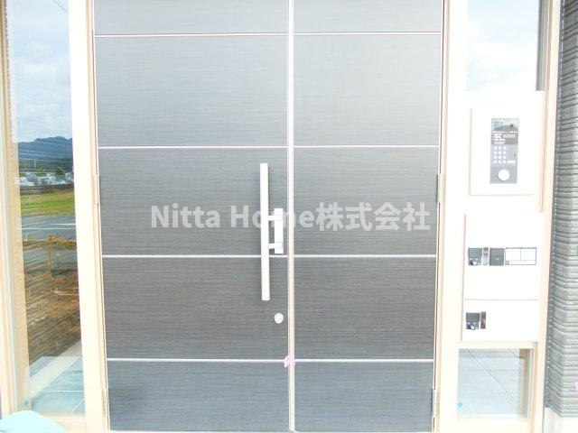 丹波市氷上町本郷のアパートのエントランス|重厚感のあるエントランス★