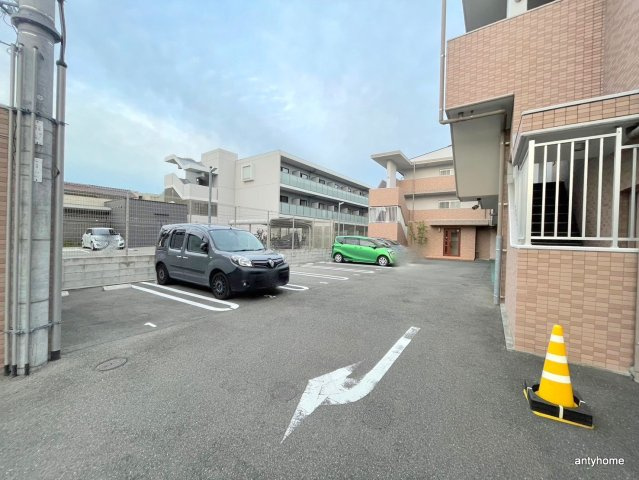 リーベンベルク　仲介手数料無料の駐車場