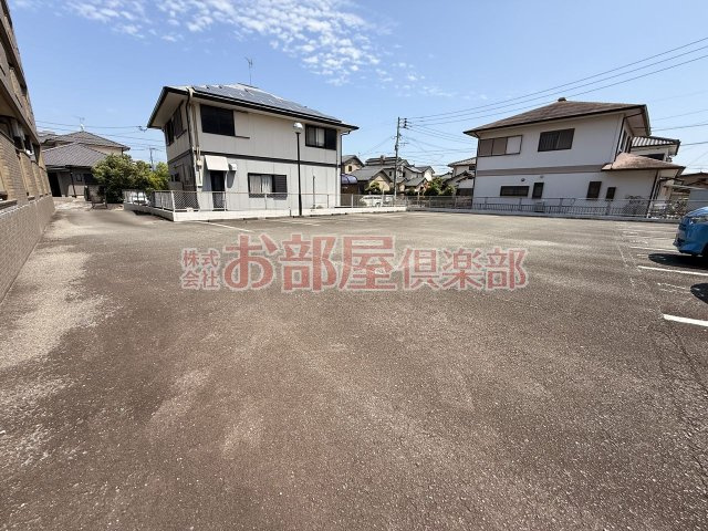 アザレアハイツ葉山の駐車場|駐車場に車を止められます