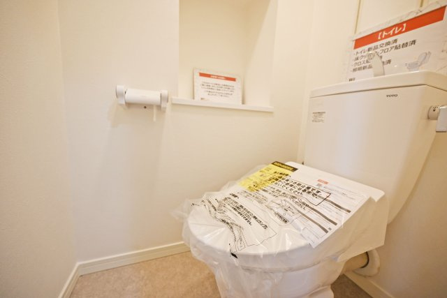 サンロイヤル箕面コスモ1号館のトイレ|一年を通して快適に利用できるウォシュレット付トイレです。