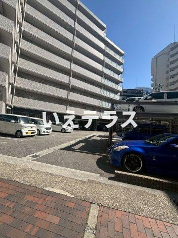 エスリード神戸WESTの駐車場