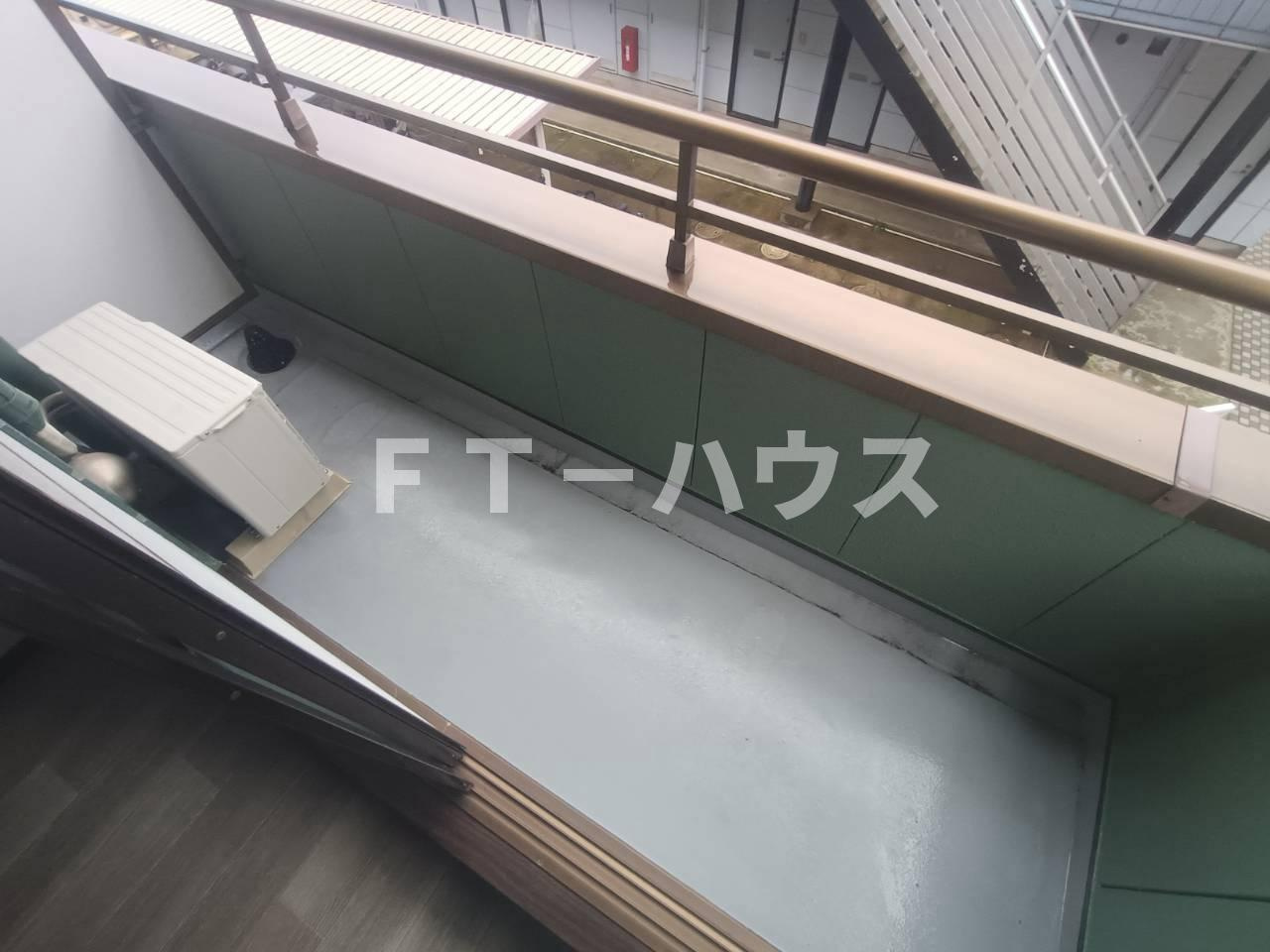 コム・トーコーのバルコニー