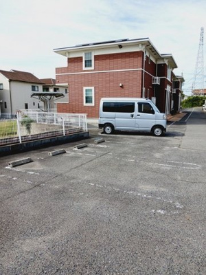 【駐車場】 | メイフラワー | 駐車場があるので、車を買う予定の方も安心です